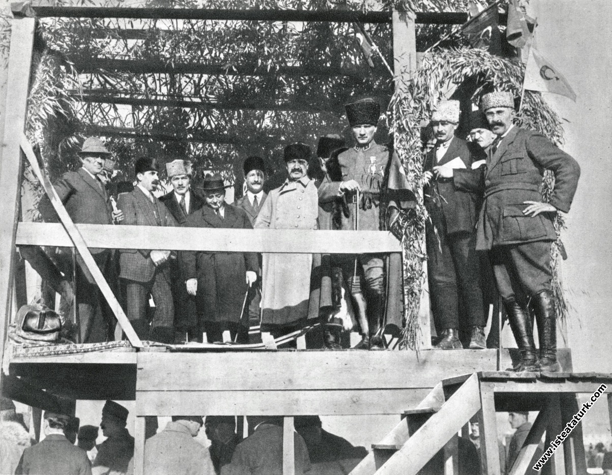 Başkomutan Mustafa Kemal Paşa, Ankara Hipodrom'd...