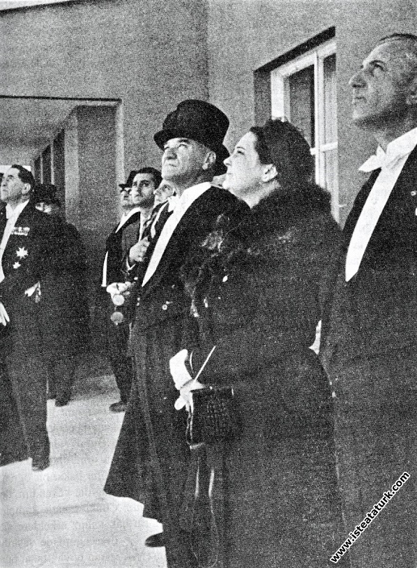 Mustafa Kemal Atatürk, Afet inan ve THK Başkanı Fu...
