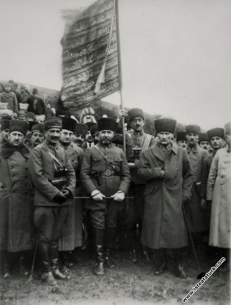 Başkomutan Mustafa Kemal, İzmit Yarımca'da İki...