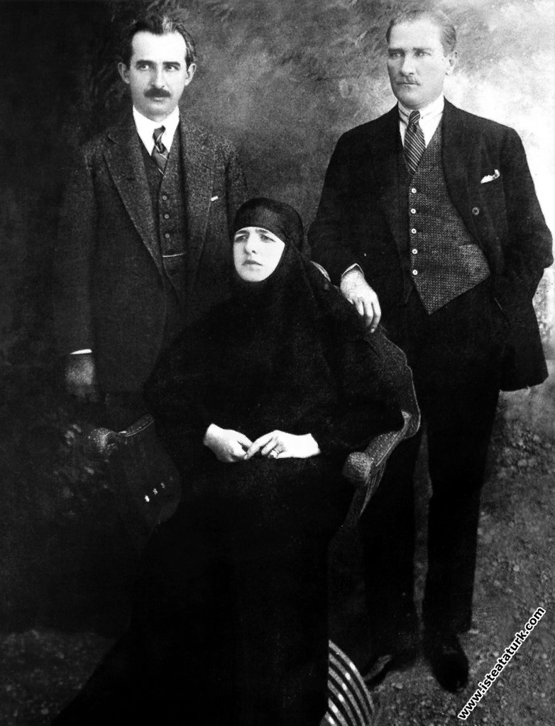 Cumhurbaşkanı Mustafa Kemal, eşi Latife Hanım ...