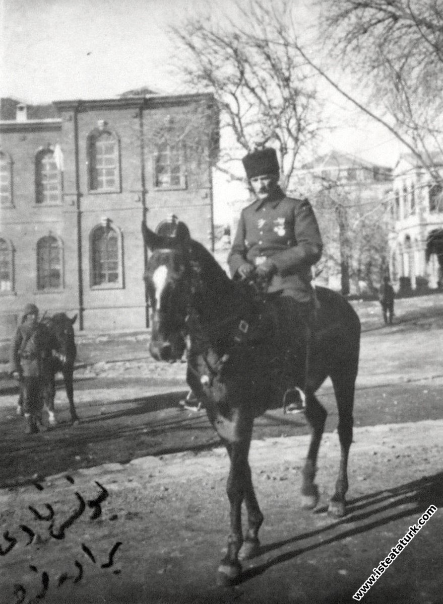 II.Ordu Komutanı  Mustafa Kemal, Diyarbakırda. (1.03.1917)