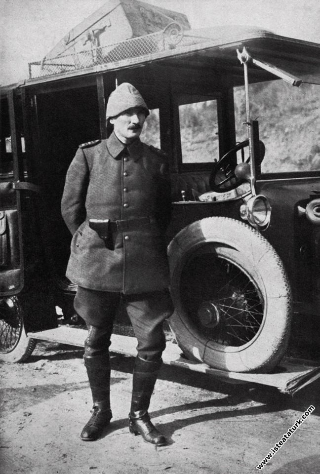 Çanakkale Savaşları'nda Kurmay Albay Mustafa Kemal. (1915)