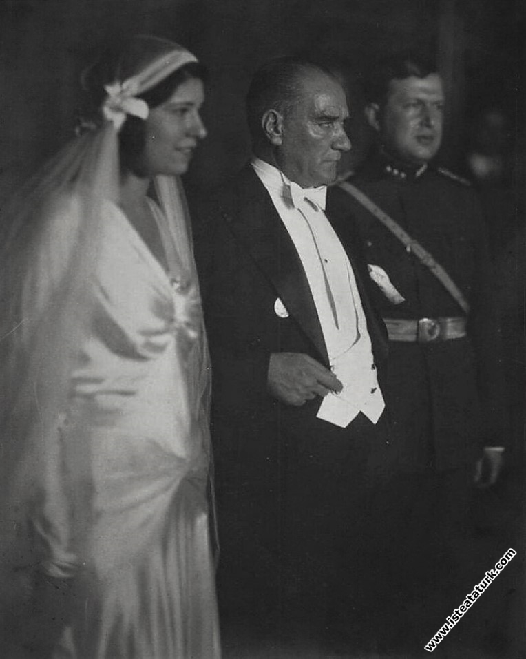 Mustafa Kemal Atatürk, Dolmabahçe Sarayı'nda Fa...