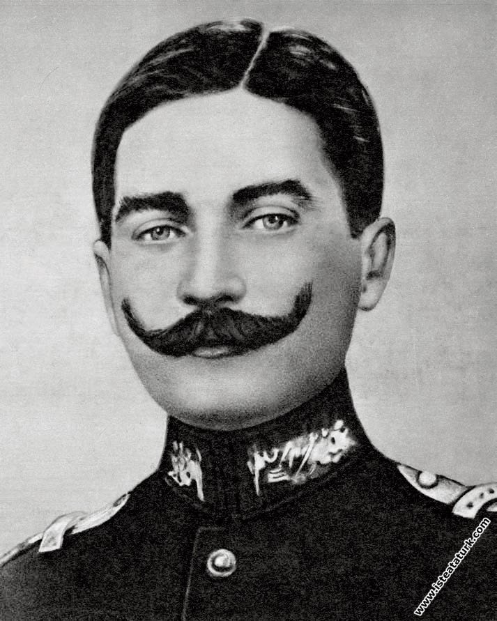 Kolağası (Kıdemli Yüzbaşı) Mustafa Kemal. (2...