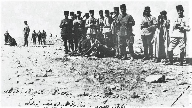 Sakarya Muharebeleri’nde Duatepe'den harekatı idare ederken. (10.09.1921)