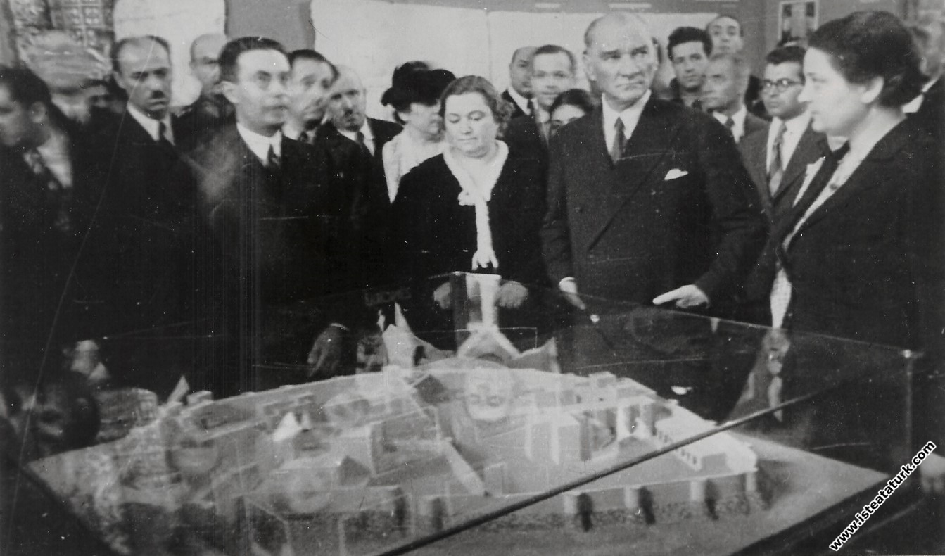 Mustafa Kemal Atatürk, II. Türk Tarih Kongresi'n...