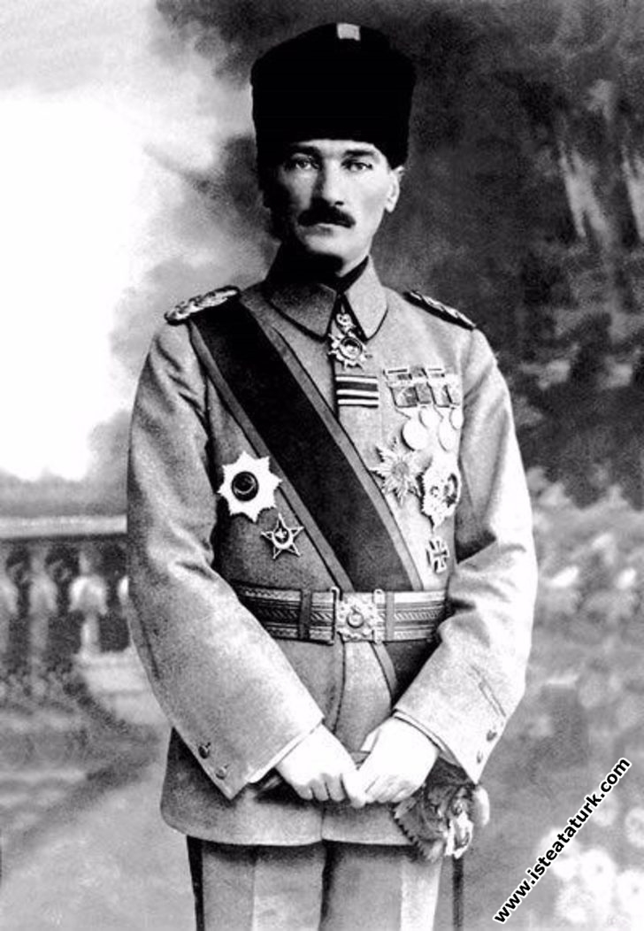 Mustafa Kemal Ordu Komutanı ve Padişah Yaveri ik...
