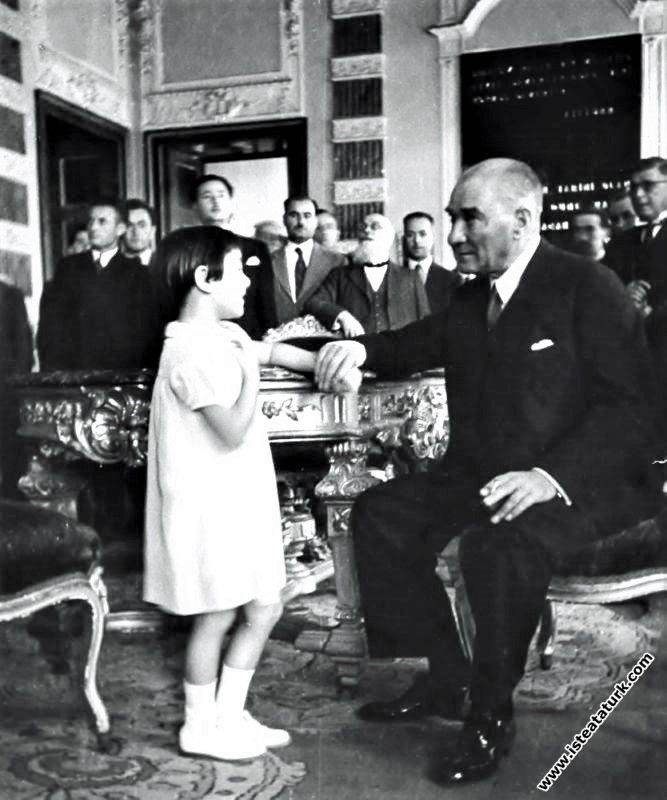 Mustafa Kemal Atatürk manevi kızı Ülkü ile Do...