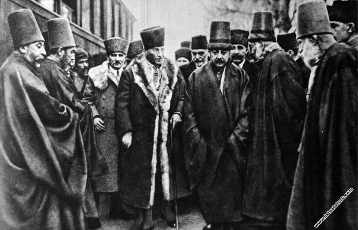 Gazi Mustafa Kemal Paşa'nın Konya'da Mevlana Tü...