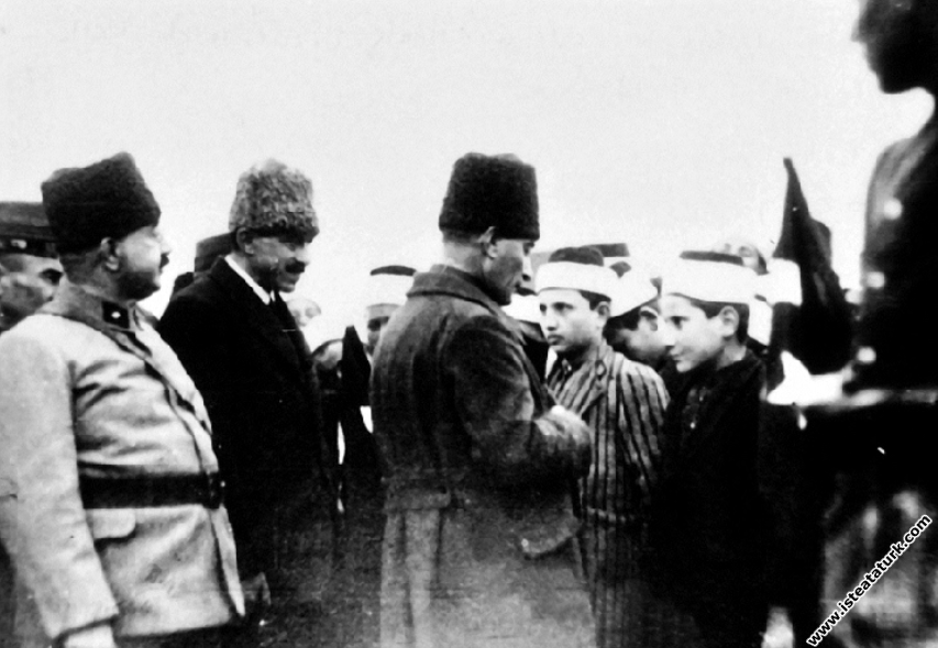Gazi Mustafa Kemal Paşa, Konya gezisinde medrese ...