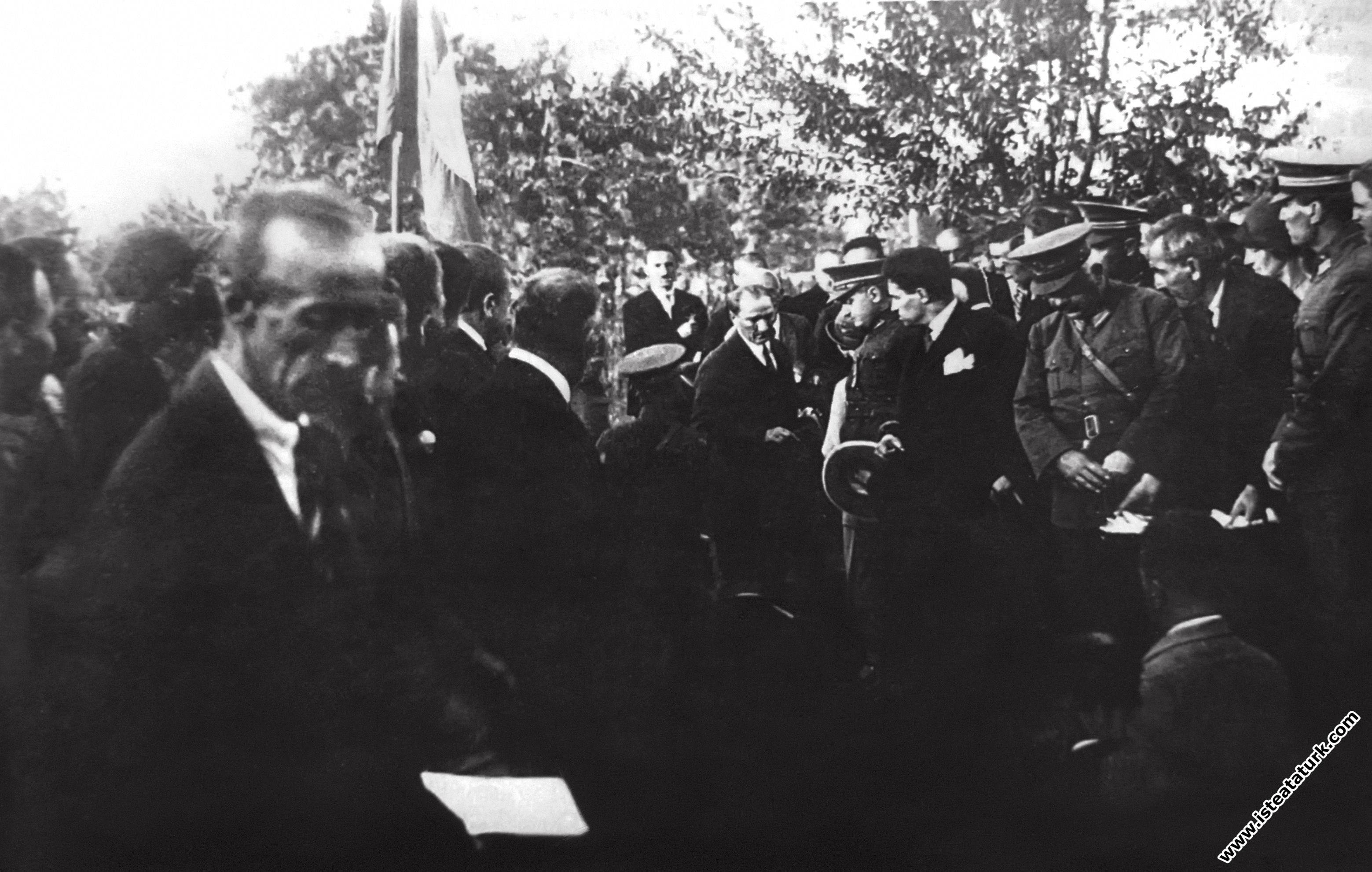 Gazi Mustafa Kemal Atatürk, Bursa'da İpekiş Fab...