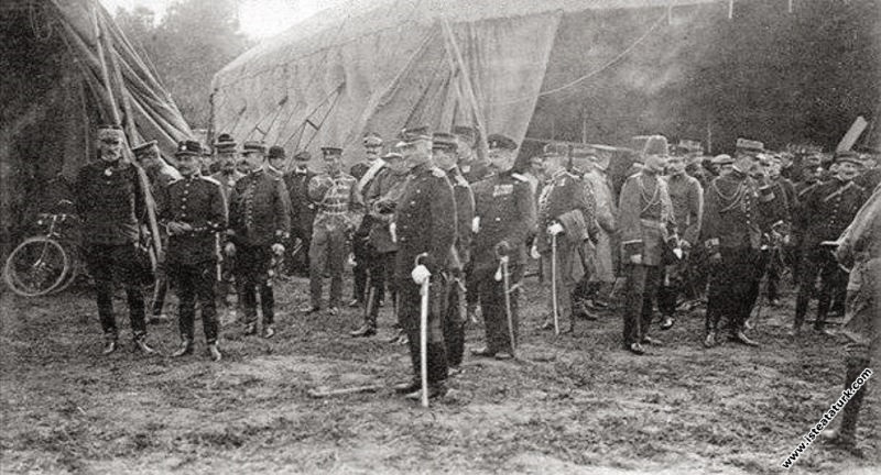 Fransa'da Picardie Manevralarında Osmanlı Ordusunu temsilen manevraları gözlemlemek amacıyla Fransa'da bulunuşu. (17-28.09.1910)