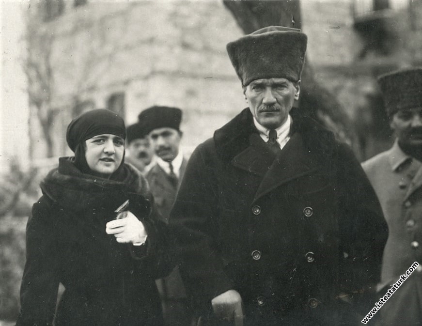 Gazi Mustafa Kemal Paşa, Ankara'da eşi Latife Hanım ile birlikte. (03.03.1923)