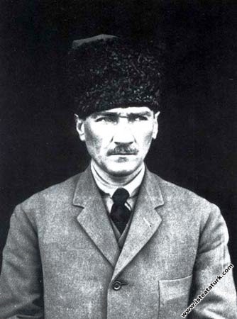 Cumhurbaşkanı Gazi Mustafa Kemal. (1923)...
