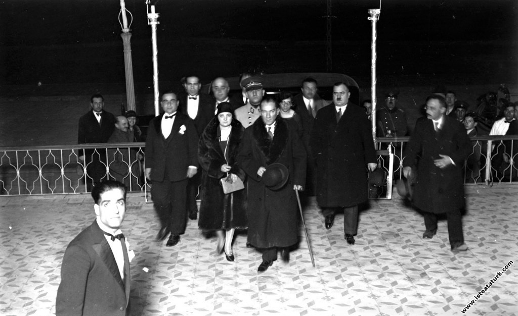 Mustafa Kemal Atatürk Manevi Kızı Afet İnan il...