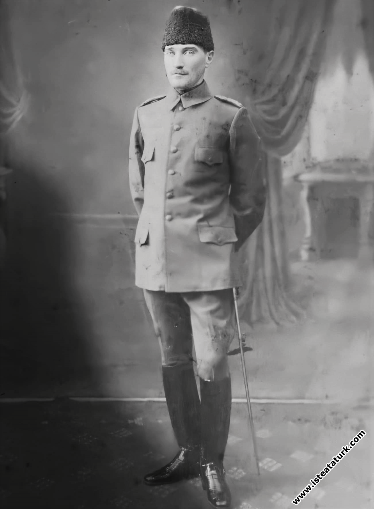 Kurmay Binbaşı Mustafa Kemal Balkan Savaşı günlerinde. (1912)