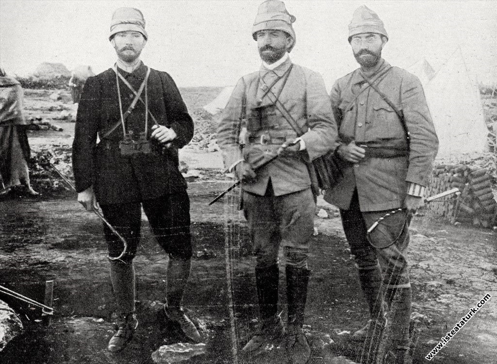 Derne Komutanı Kurmay Binbaşı Mustafa Kemal ve arkadaşları. (09.01.1912)