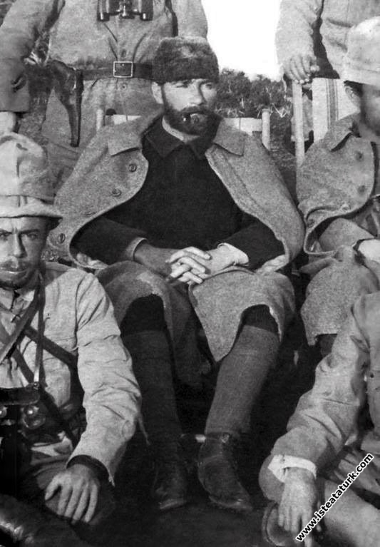Derne Komutanı Kurmay Binbaşı Mustafa Kemal ve arkadaşları. (9.01.1912)