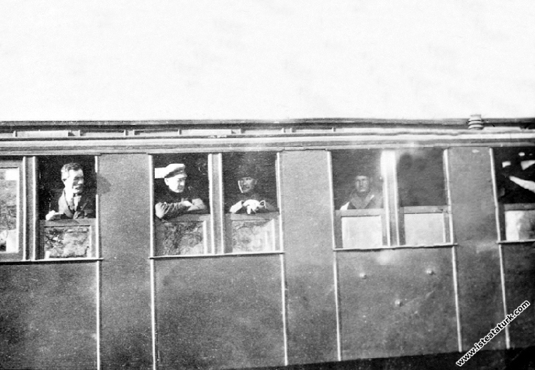 Mustafa Kemal Paşa Ilgın Manevraları'nı izlemek için geldiği Afyon Çay'da. (30.03.1922)