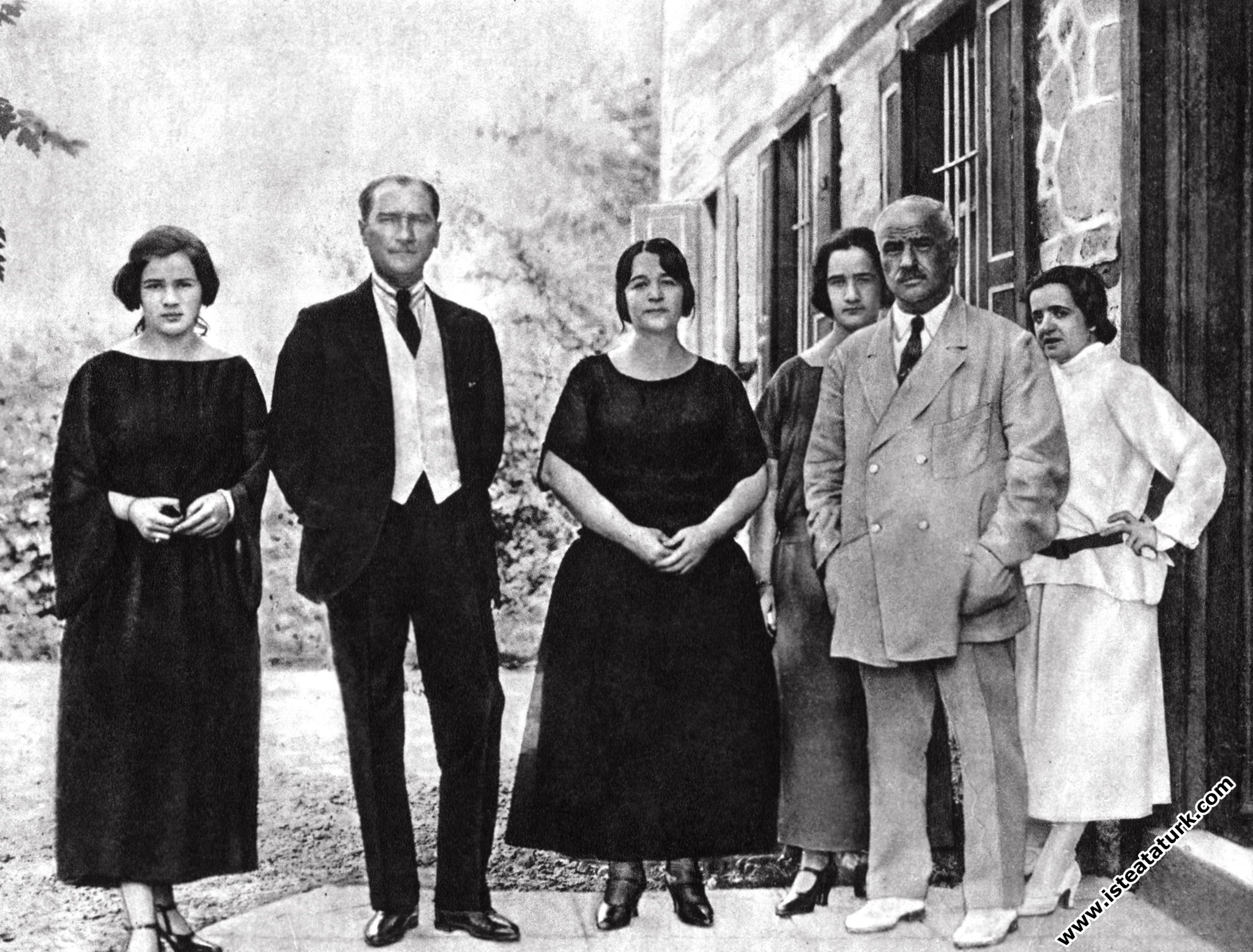 Gazi Mustafa Kemal Paşa, Latife Hanım'ın ailesi...