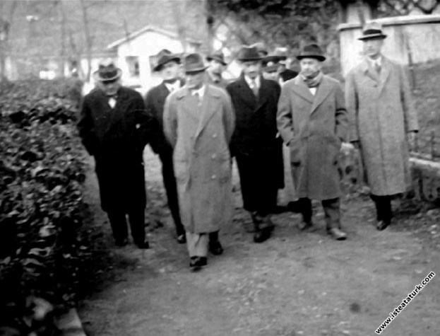 Mustafa Kemal Atatürk, Dahiliye Vekili Şükrü Kaya ...