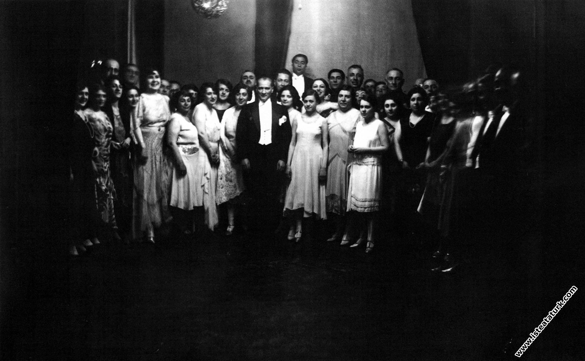 Atatürk Döneminde Tiyatro Eserleri
