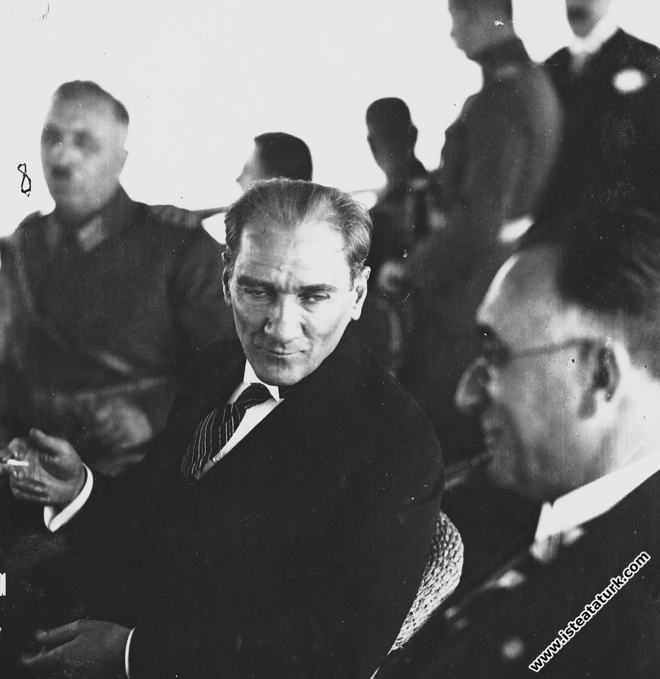 Mustafa Kemal Atatürk İstanbul'a gelişinde Ertu...