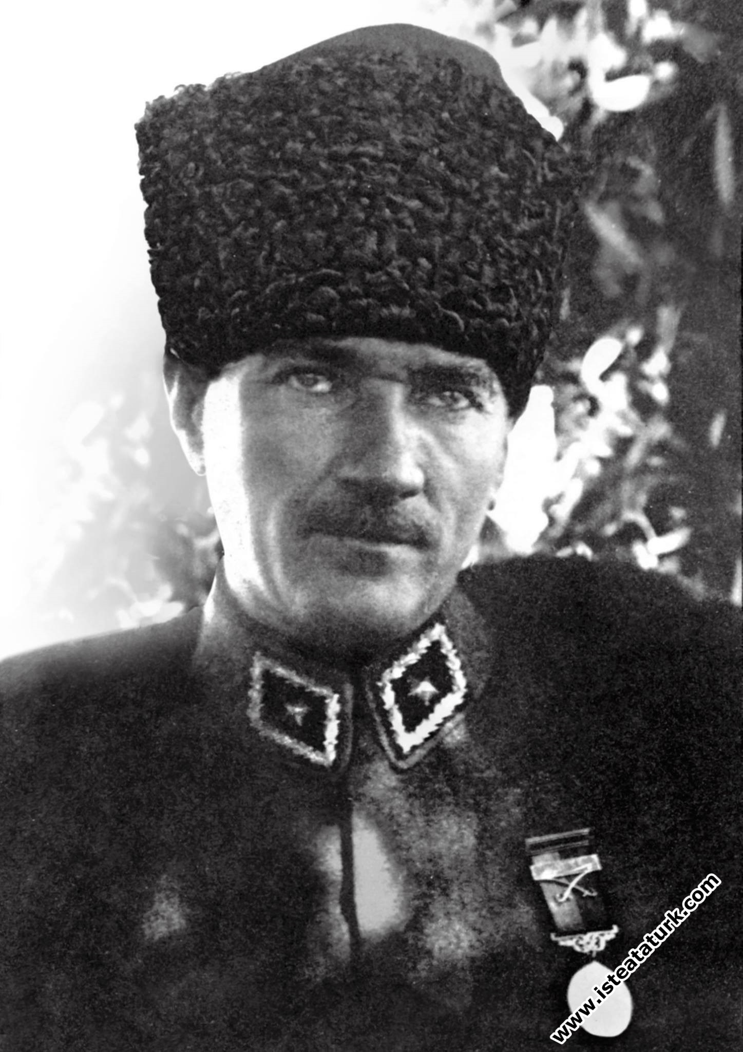 Mustafa Kemal Paşa'nın Ankara Hipodrom'da at yar...