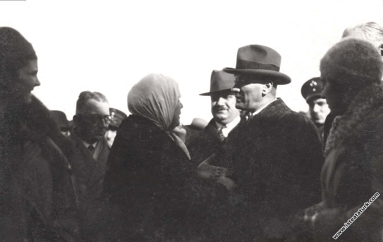 Mustafa Kemal Atatürk Bursa'da bir kadının dert...