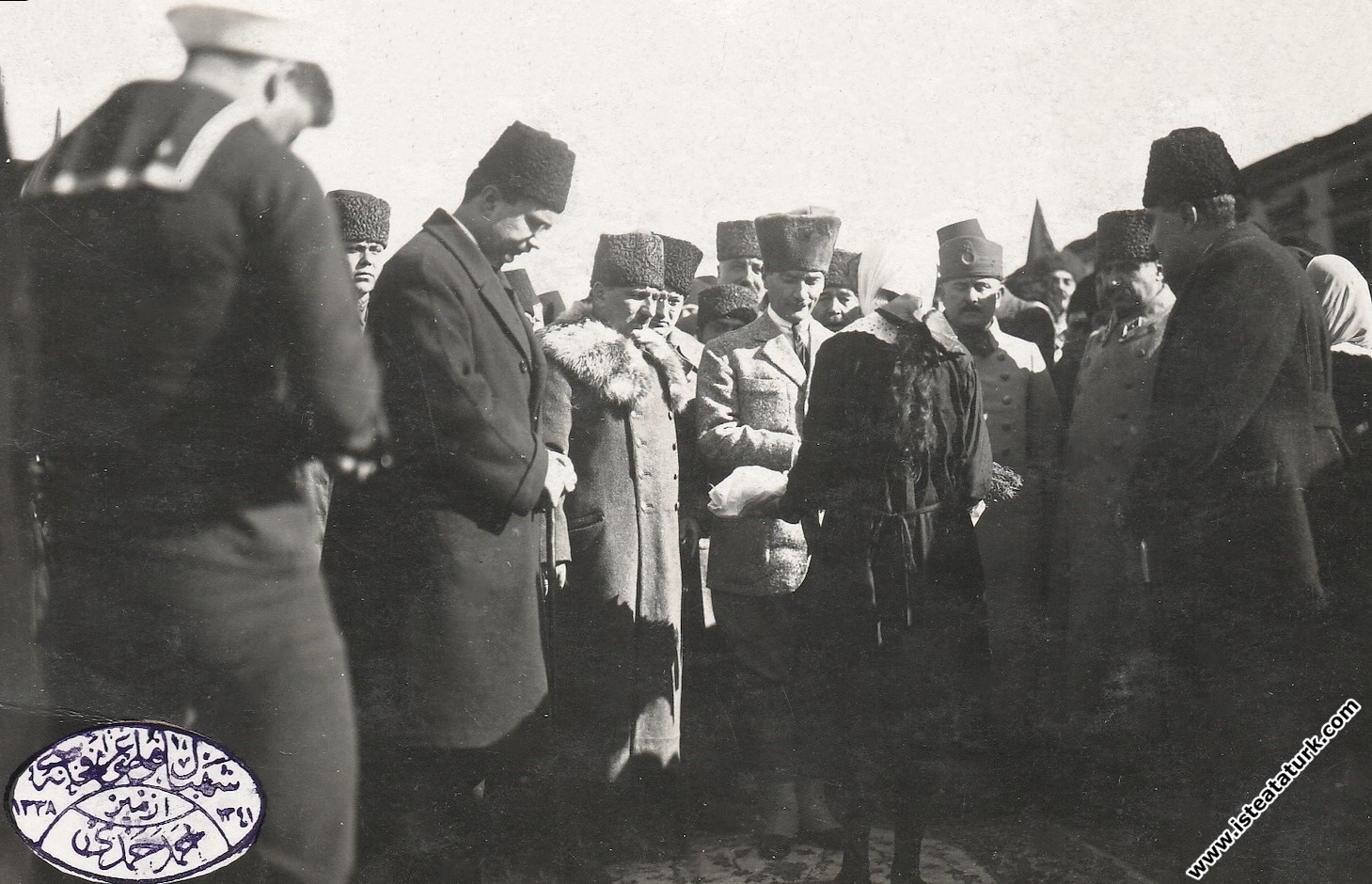 Başkomutan Mustafa Kemal, annesi Zübeyde Hanım'...