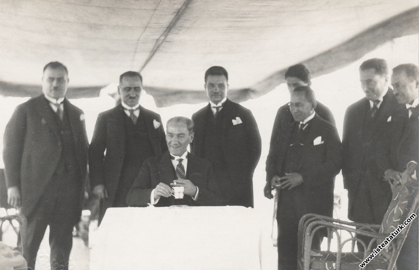 Mustafa Kemal Atatürk, İstanbul'a gelirken Ertu�...