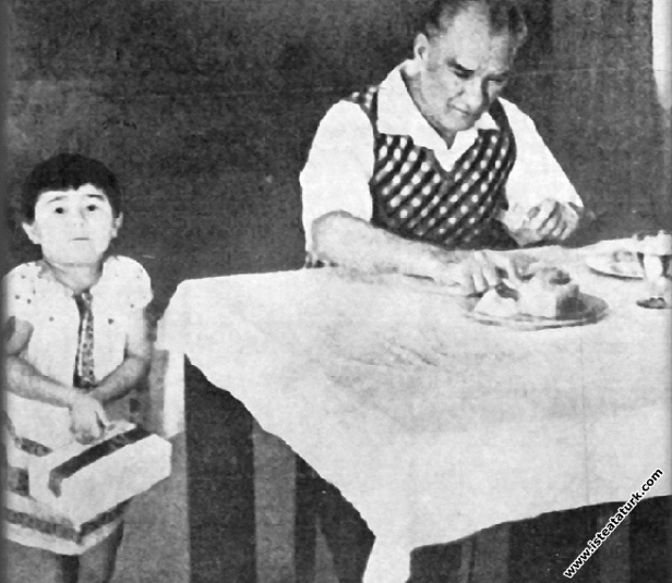 Mustafa Kemal Atatürk Florya�da Deniz Köşkü�nde çok sevdiği manevi kızı