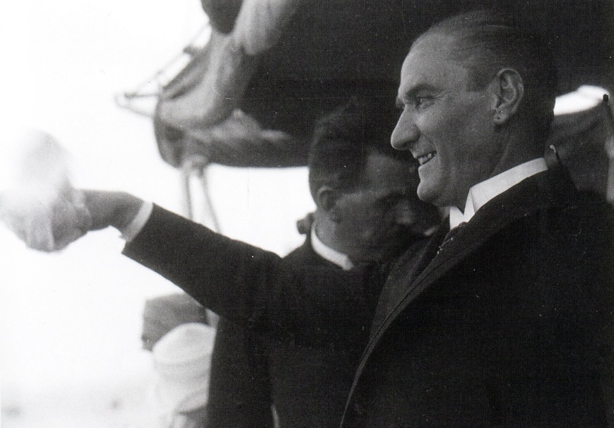 Gazi Mustafa Kemal Atatürk'ün Ertuğrul Yatı ile İstanbul'a gelişi. (1 Temmuz 1927)