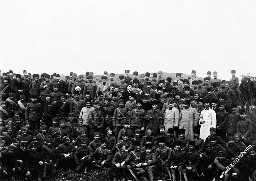  Kurtuluş Savaşı'nın kahraman komutanları ve I. Ordu'nun subayları. (18 Ocak 1923)