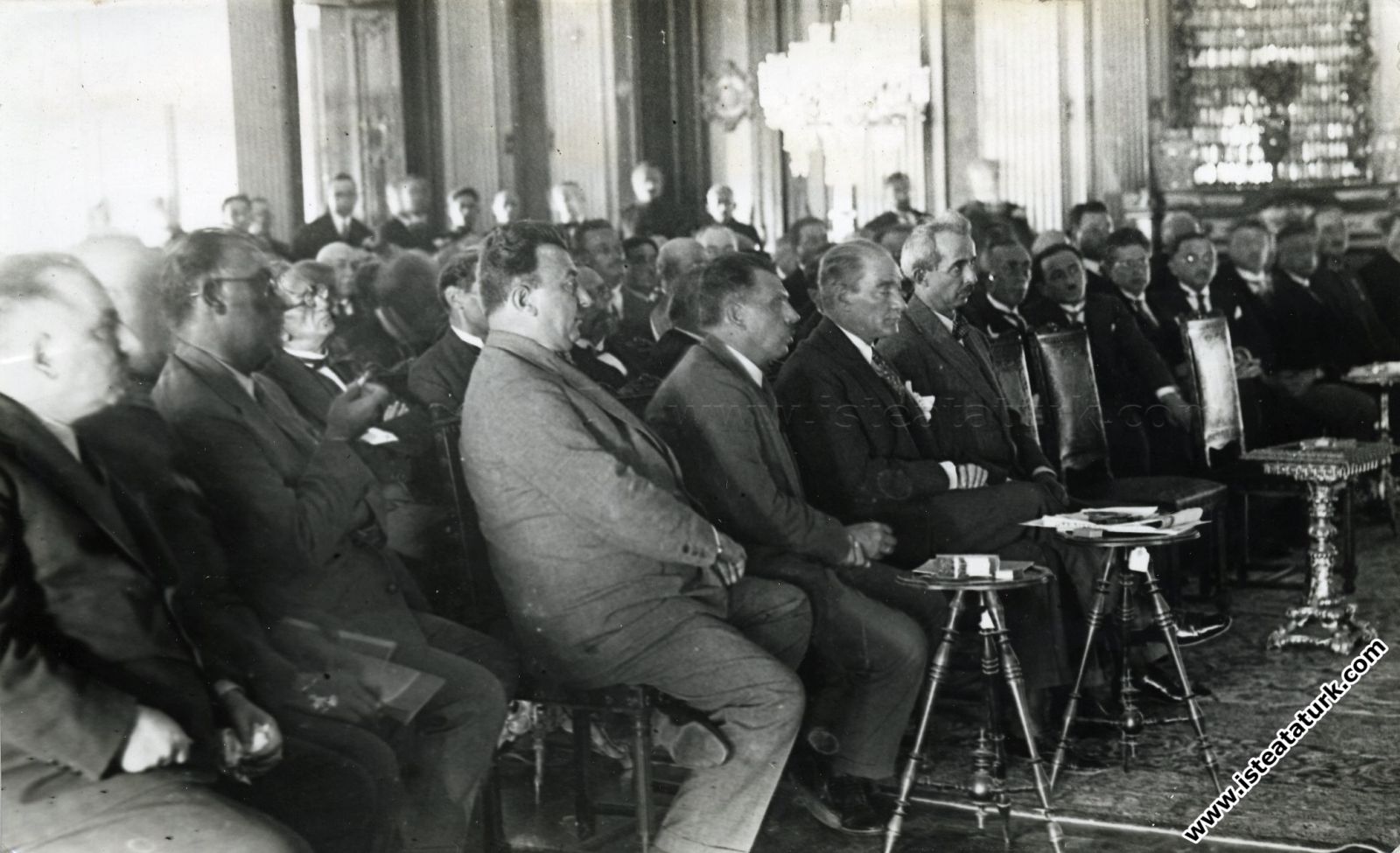 Dolmabahçe Sarayı, Alfabe toplantısında. (29-30 Ağustos 1928)