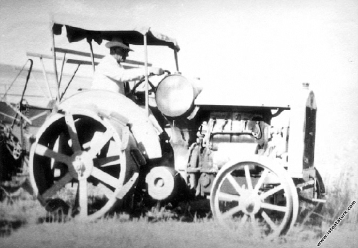 Gazi Orman Çiftliği'nde traktör üstünde. (14 Temmuz 1929)