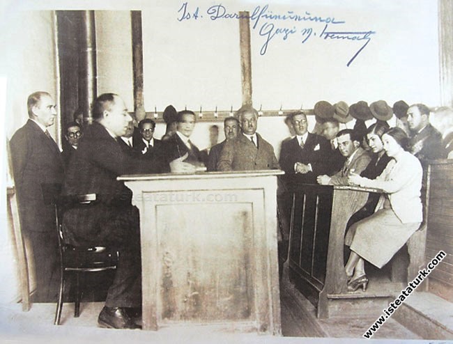 Mustafa Kemal Atatürk İstanbul Üniversitesi Hukuk Fakültesi’nde. (15 Aralık 1930)