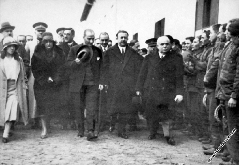 Mustafa Kemal Atatürk 'ün Alpullu Şeker Fabrikasını Ziyareti. (20 Aralık 1930) 