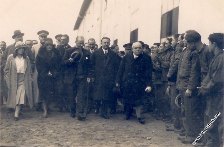 Mustafa Kemal Atatürk 'ün Alpullu Şeker Fabrikasını Ziyareti. (20 Aralık 1930) 