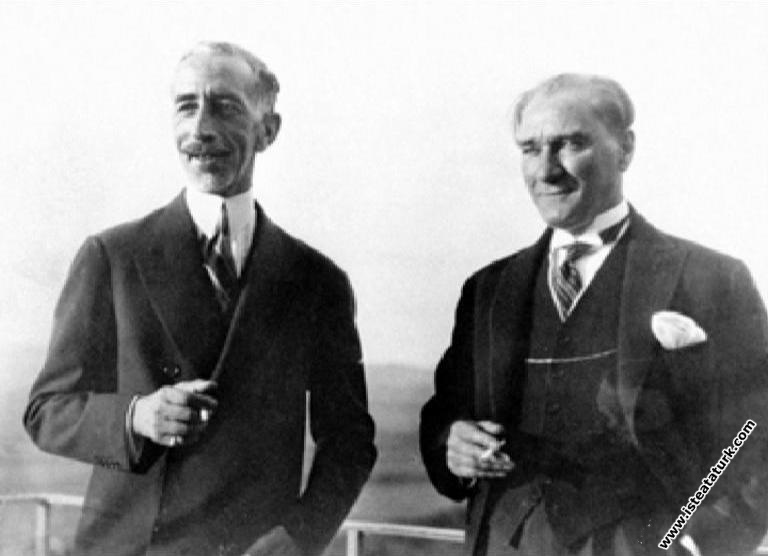 Mustafa Kemal Atatürk Irak Kralı Faysal'la Marmara Köşkü'nde. (8 Temmuz 1931)