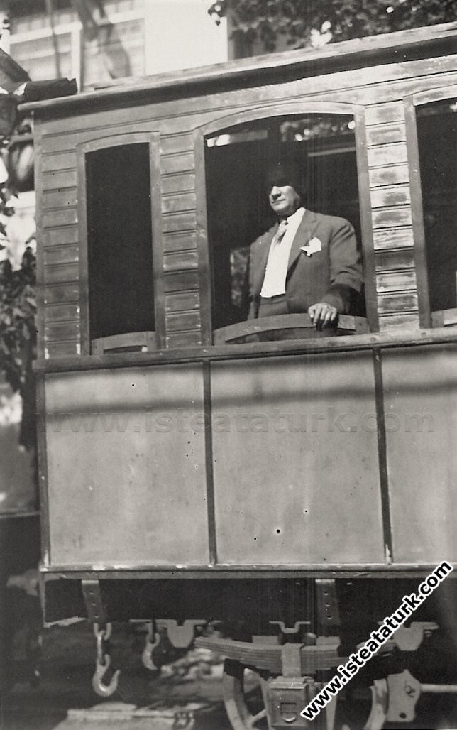 Mustafa Kemal Paşa'nın Zolguldak'a gelişinde. (26 Ağustos 1931)