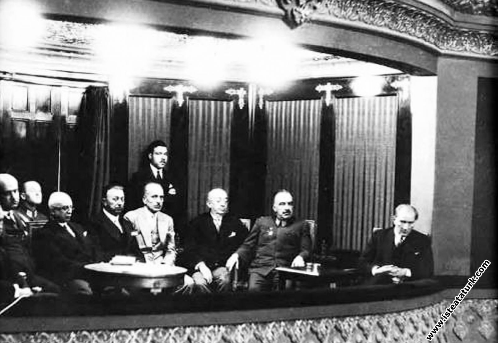 Mustafa Kemal Atatürk Ankara'da düzenlenen ilk Türk Tarih Kongresi'ni izlerken. (2-11.07.1932)