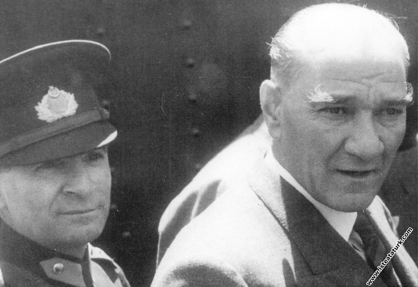 Mustafa Kemal Atatürk'ün Haydarpaşa Garı'nda karşılanması, İstanbul. (28.06.1935)