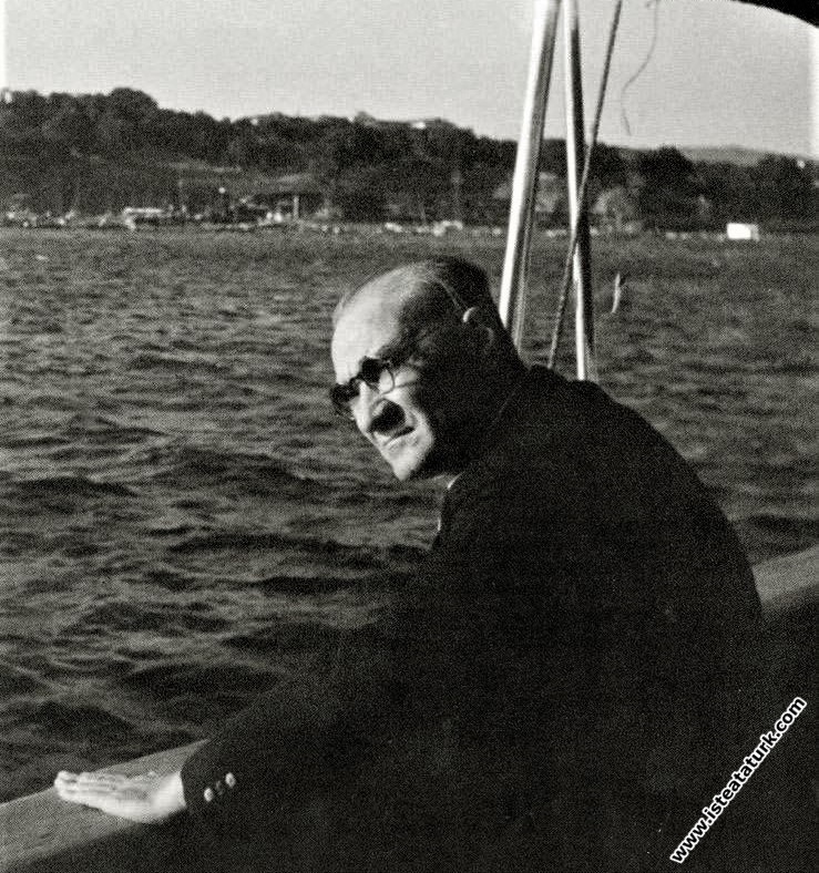 Mustafa Kemal Atatürk Ege Vapuru'nda, İstanbul. (9 Ağustos 1936)