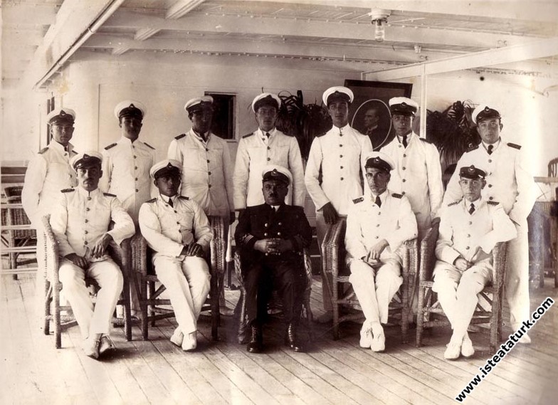 Karadeniz Vapuru'nun kaptanları ve gemi personeli