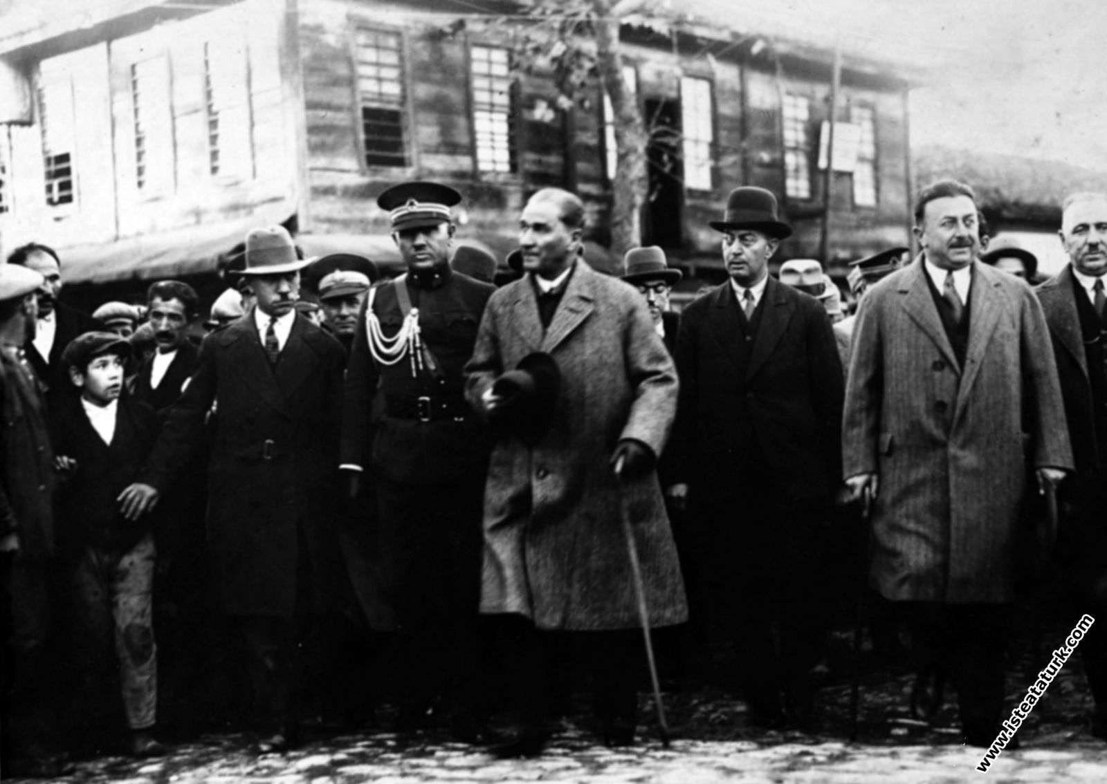 Mustafa Kemal Atatürk Samsun Çarşamba'da, İçişleri Bakanı Şükrü Kaya ile. (24 Kasım 1930)