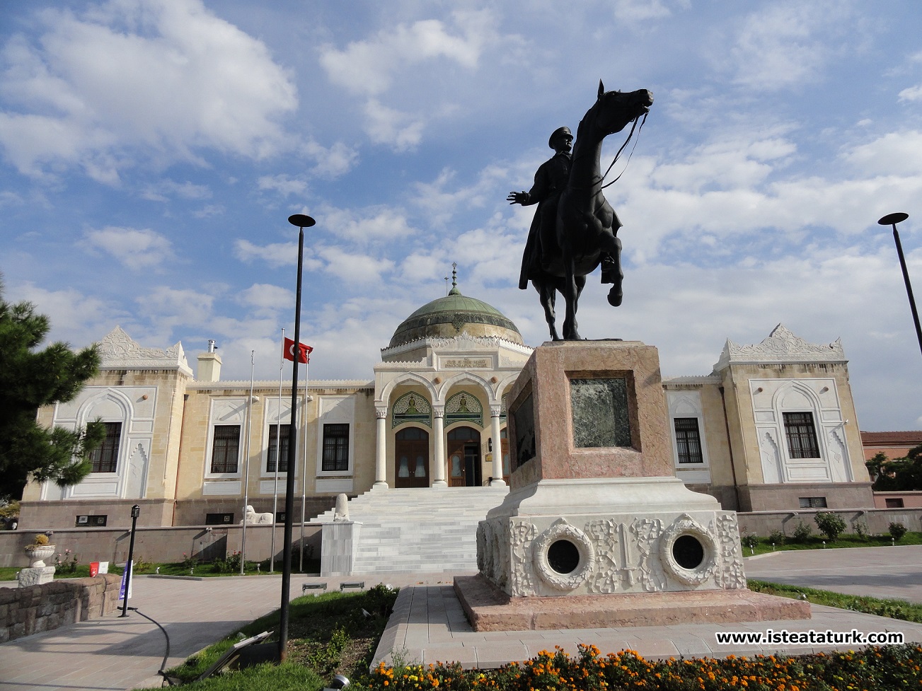 Atlı Atatürk Anıtı