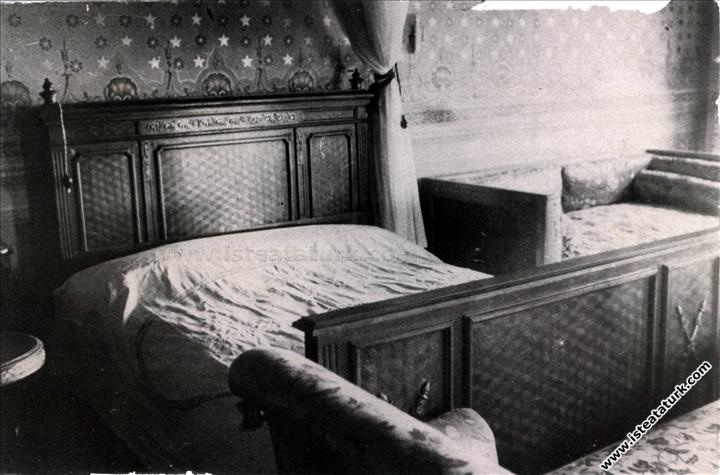 Ulu Önder Atatürk'ün Dolmabahçe Sarayı'nda bulunan yatak odası. (1938)