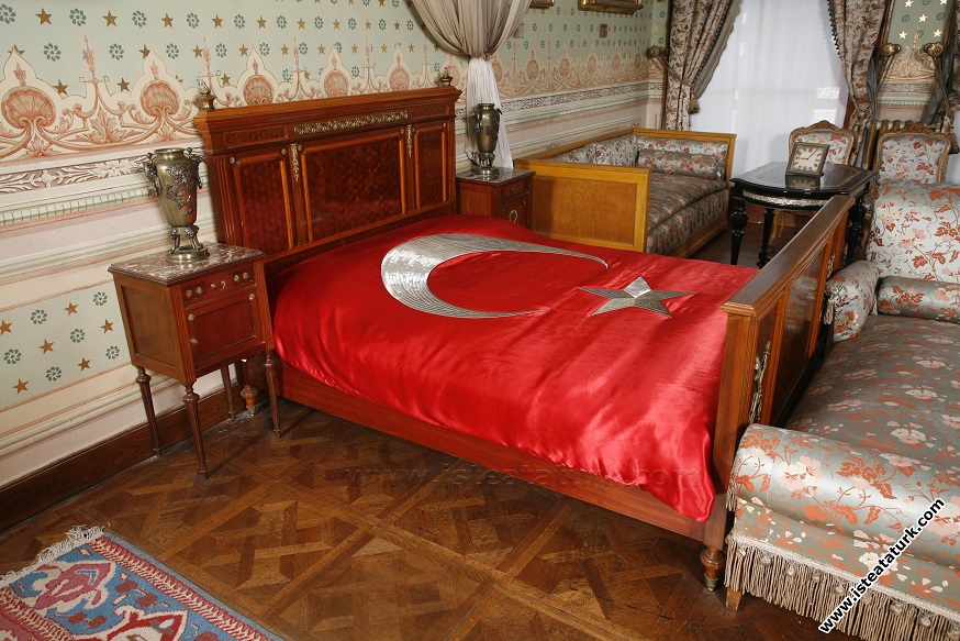 Dolmabahçe Sarayı Atatürk'ün vefat ettiği yatak.